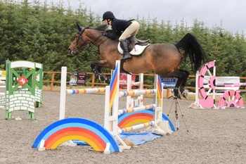 Michelle Warnock lands the Nupafeed Supplements Senior Discovery Second Round at The Cabin Equestrian Centre